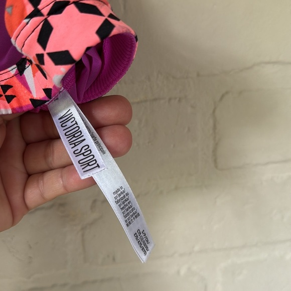 Victorias Secret sports bra non padded padding small mesh lined criss cross back - Picture 5 of 5